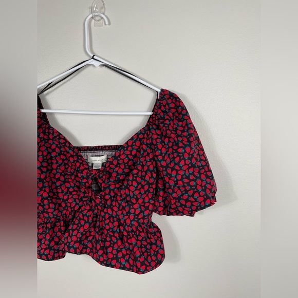 Trendy Red and Black Puff Sleeve Top Strawberry Print Cotton Size M NWT - Picture 3 of 10